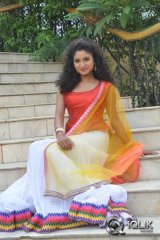 Vishnu Priya at Styles N Weaves Expo Launch